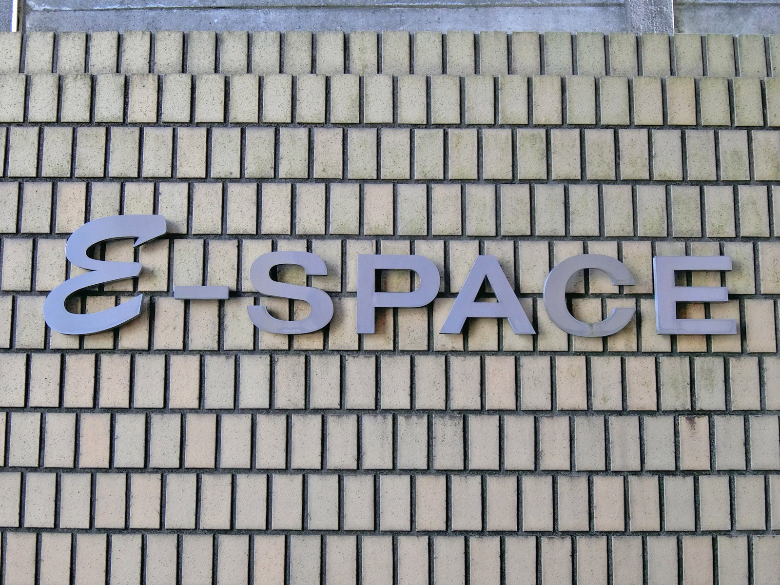 ネームプレート：E・スペース