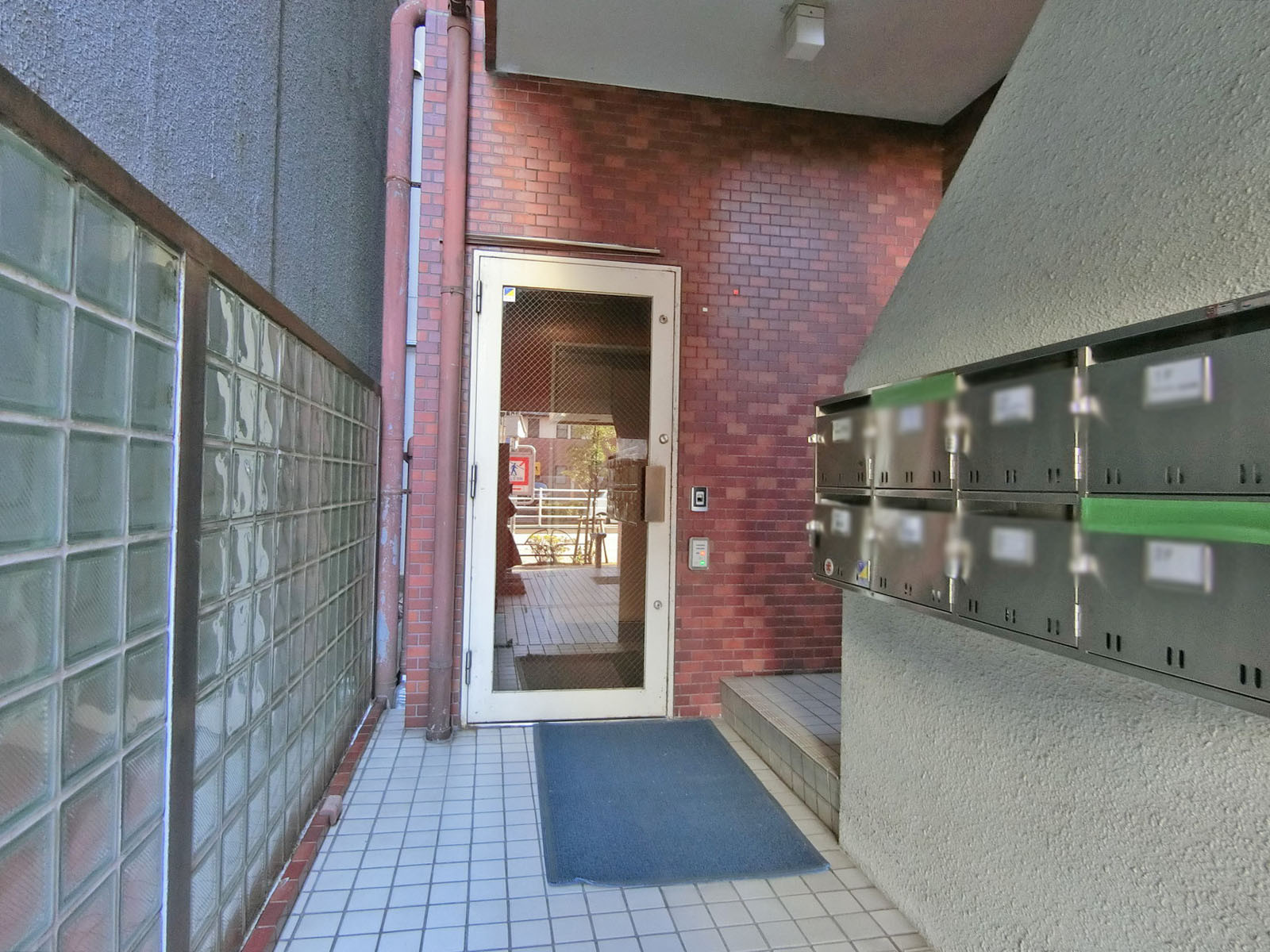 オフィスビル出入口