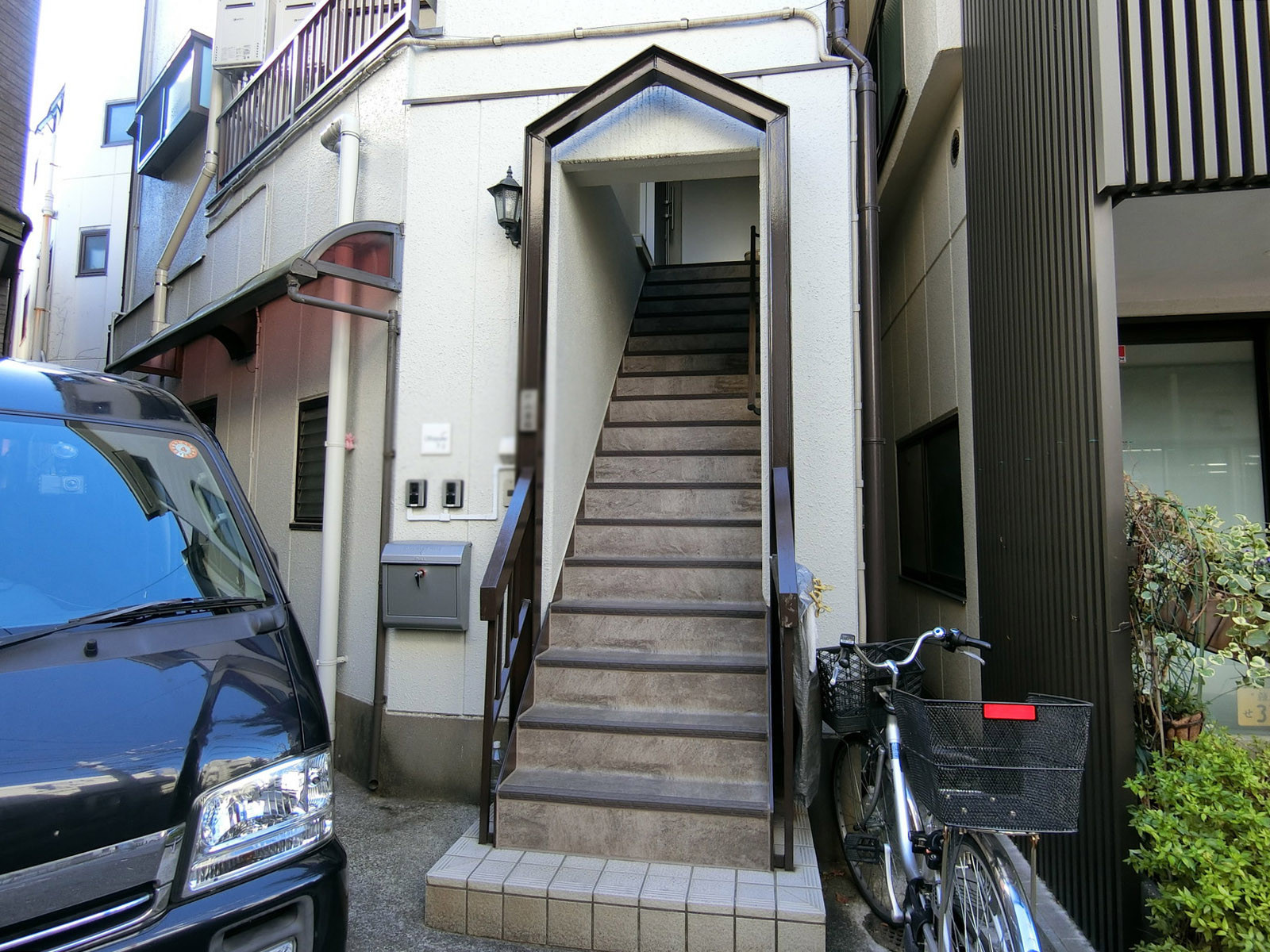 オフィスビル出入り口