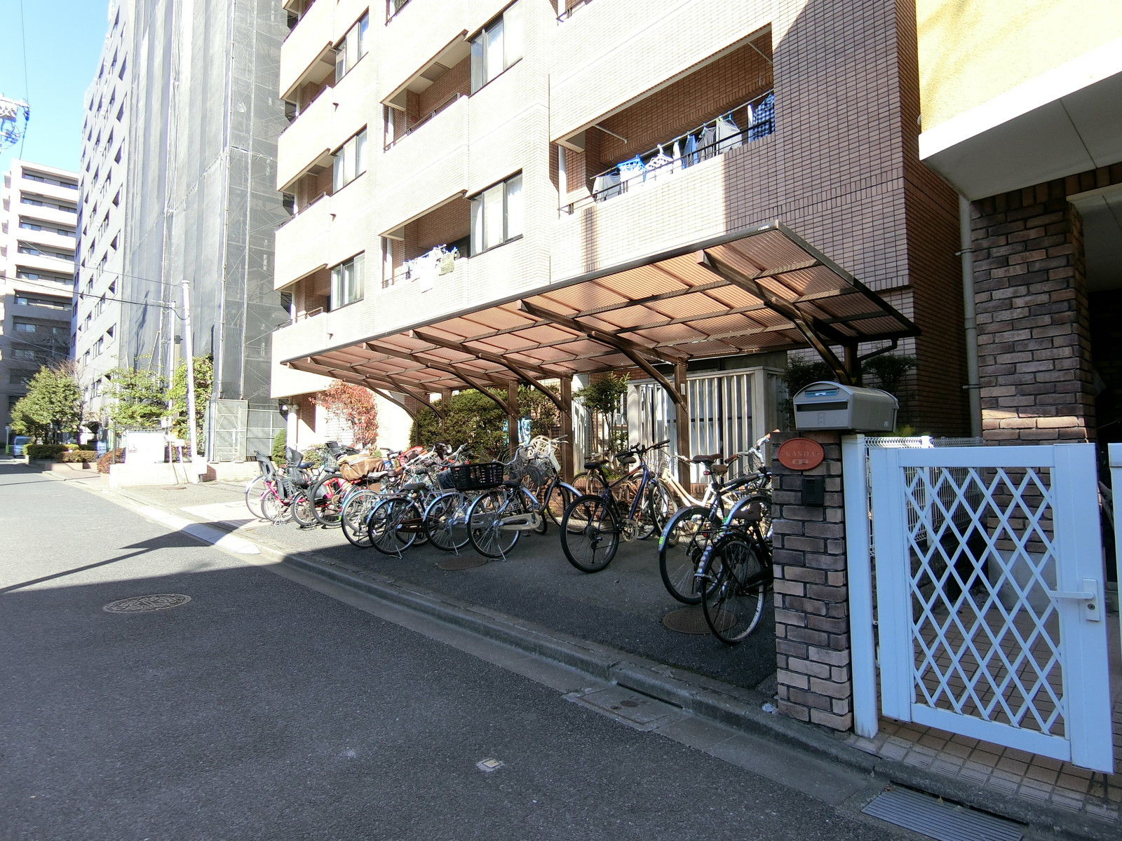 ビル裏の様子