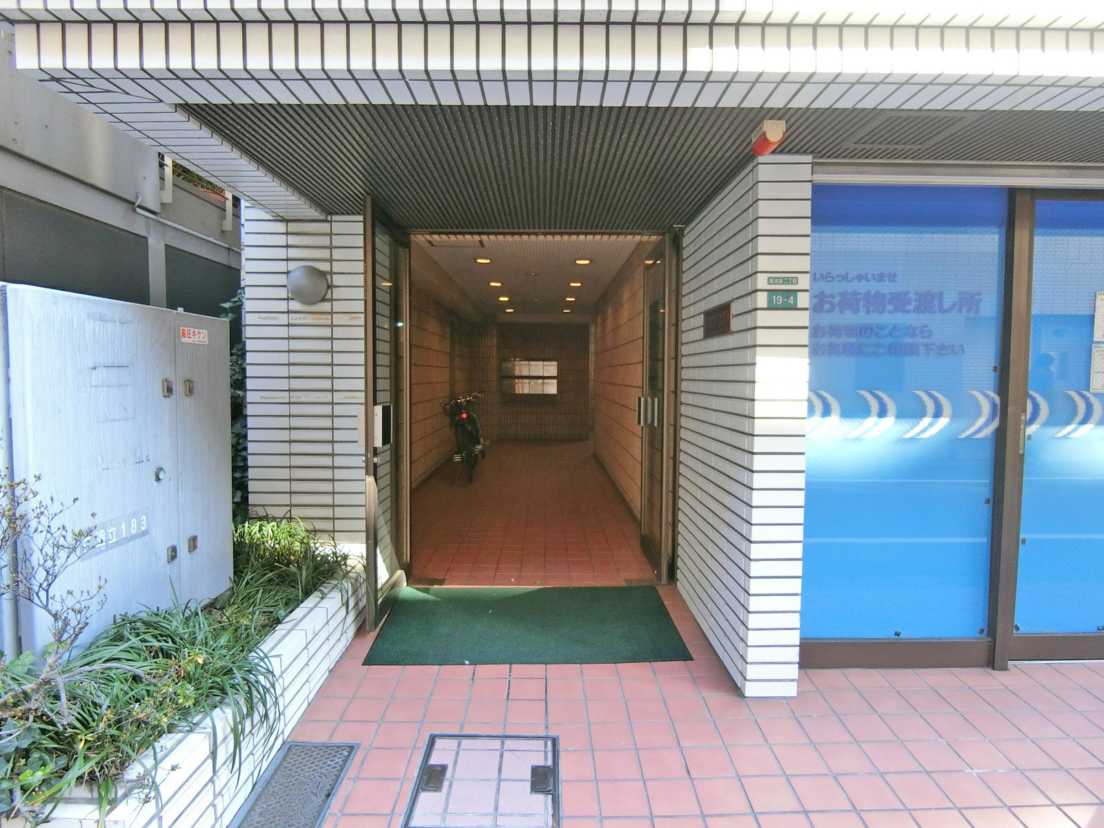 オフィス出入り口