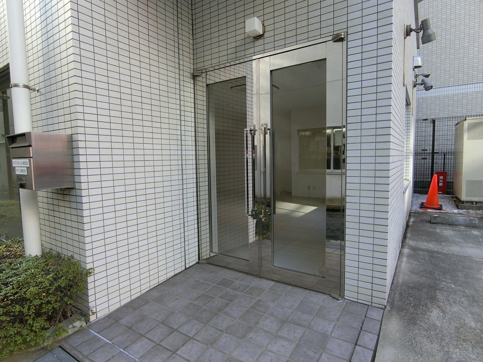 オフィス出入口