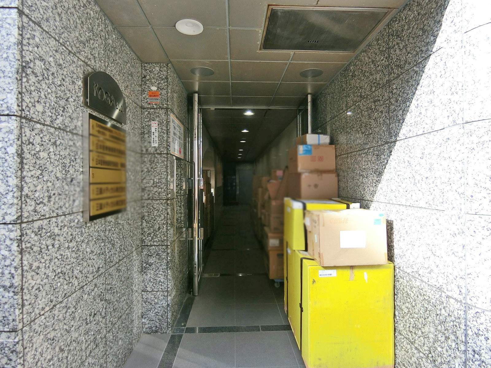 オフィスビル出入口