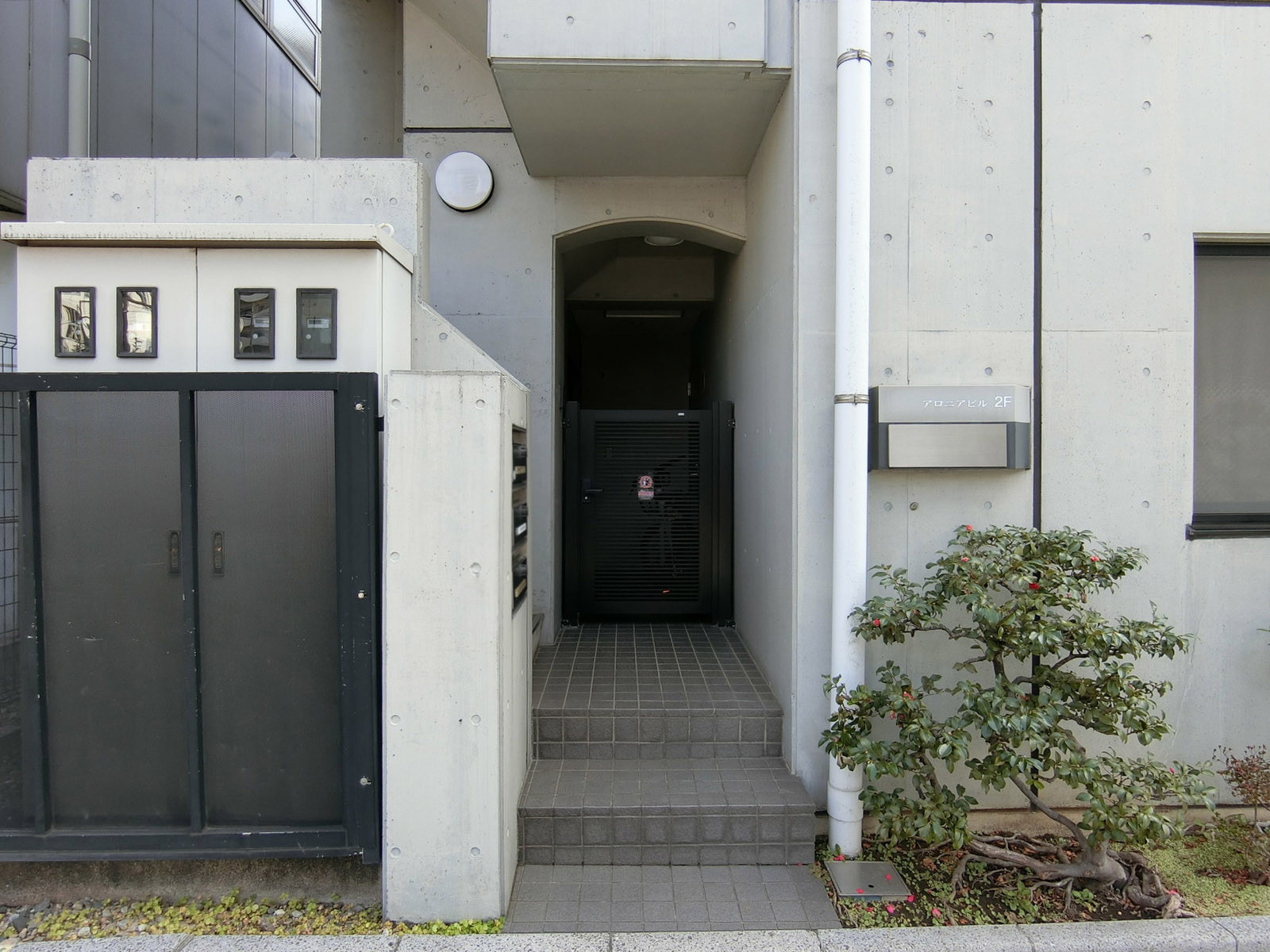 オフィスビル出入り口