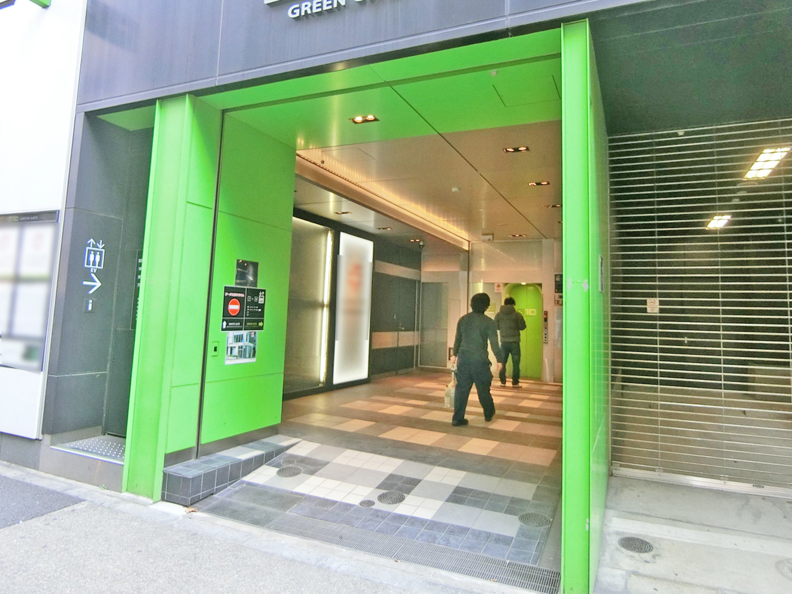 オフィスビル出入口GREEN GATE