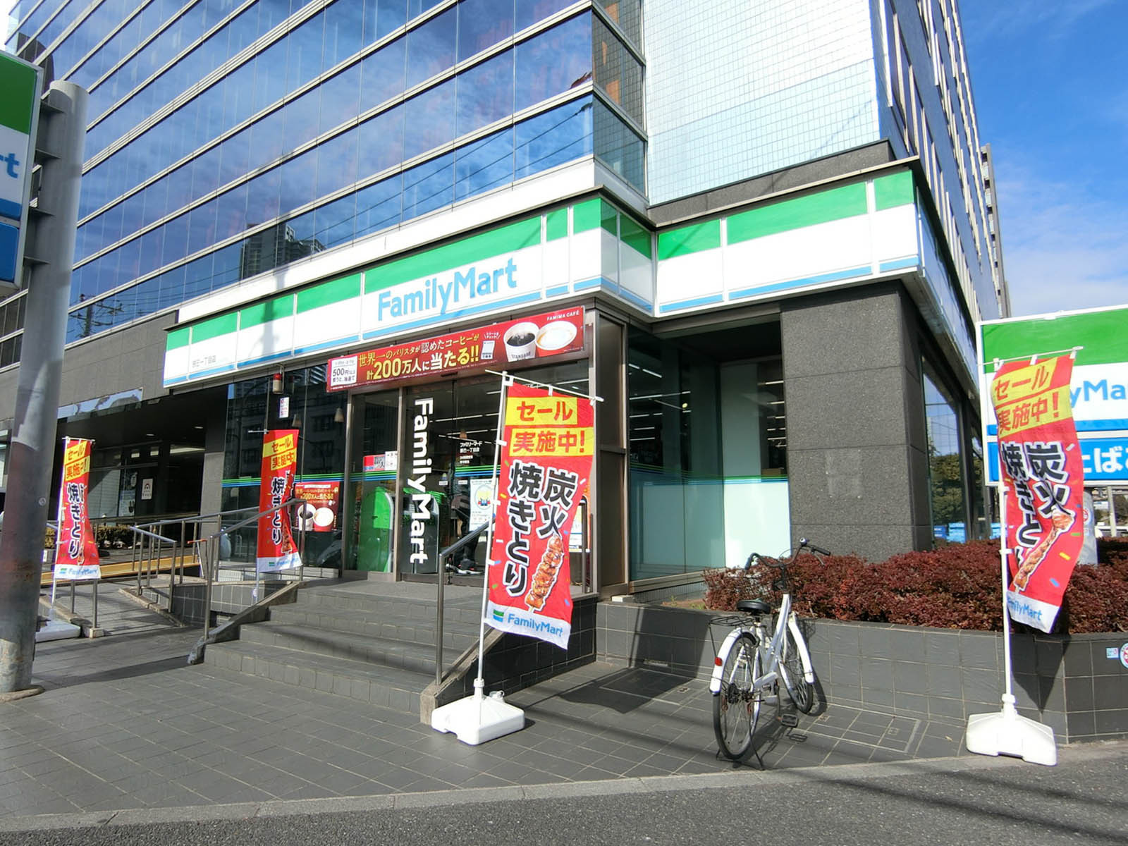 1階のファミリーマート