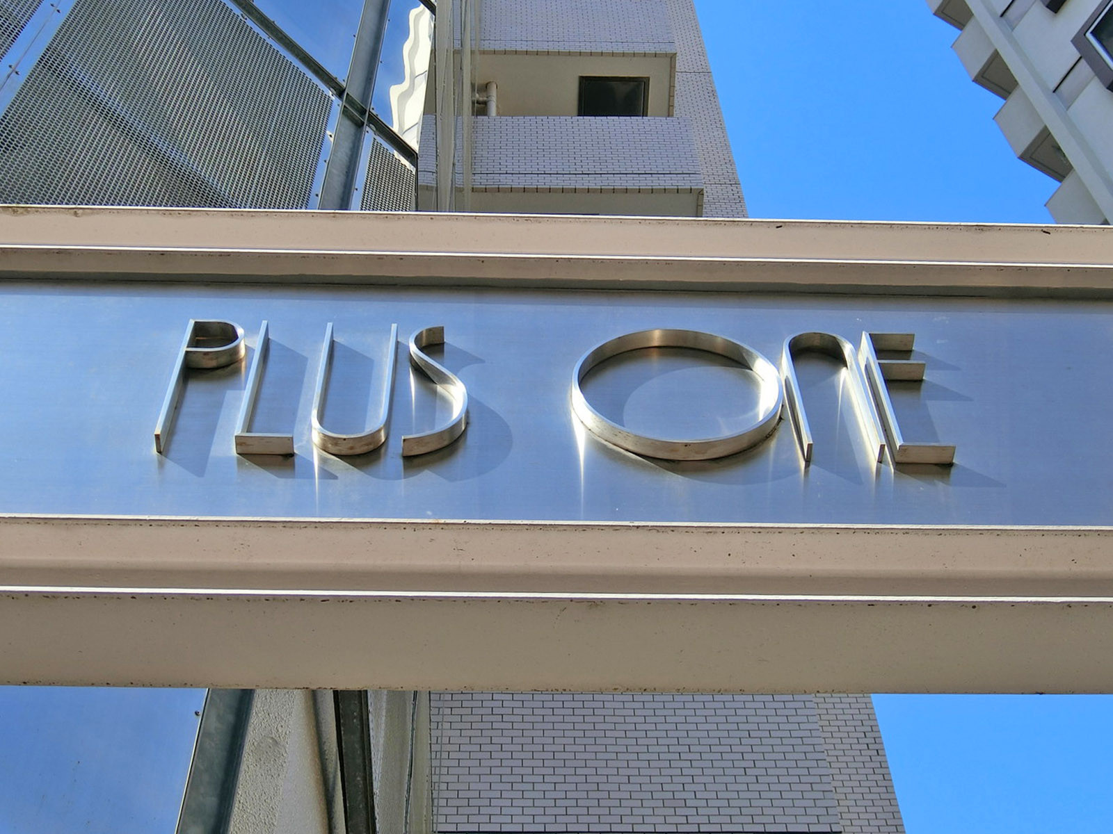 ネームプレート：PLUS OnE