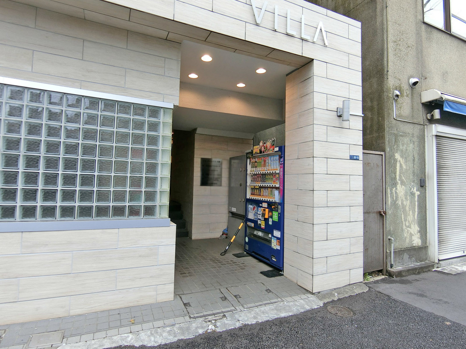 オフィスビル出入り口