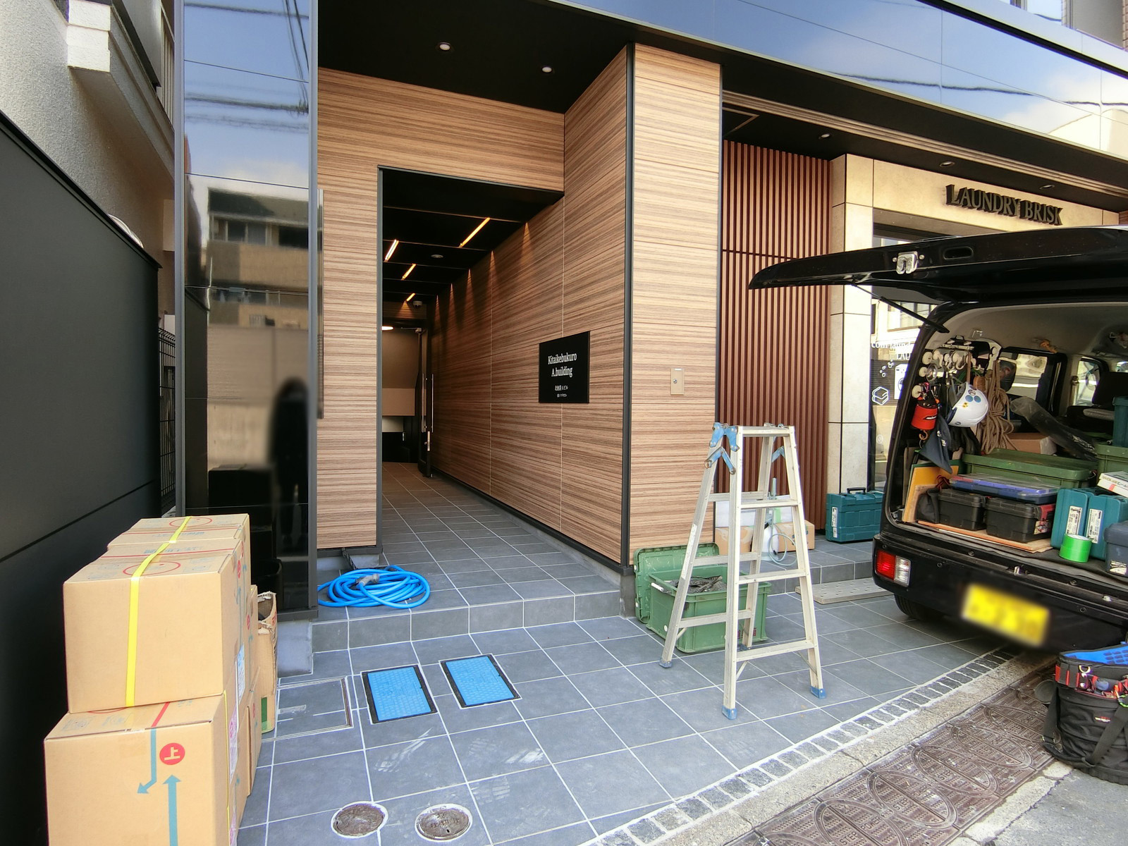 オフィスビル出入口