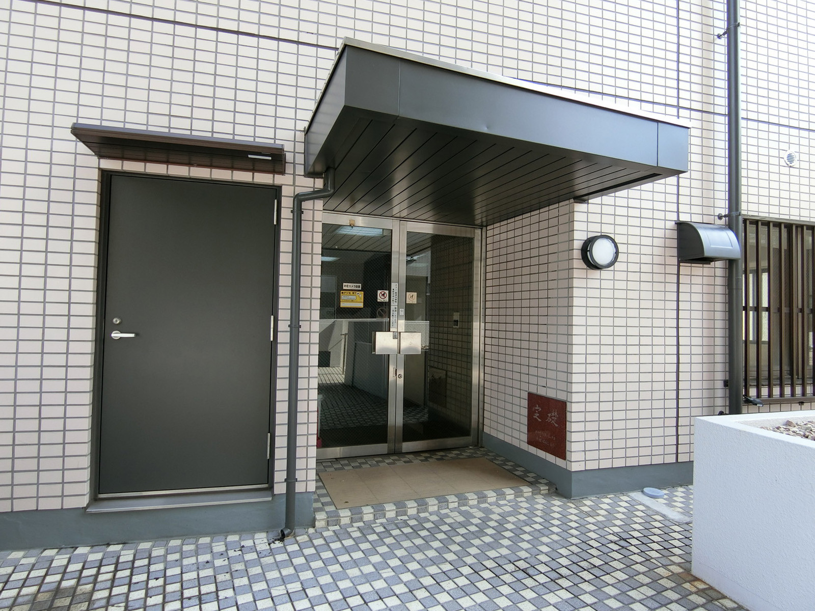 オフィス出入口