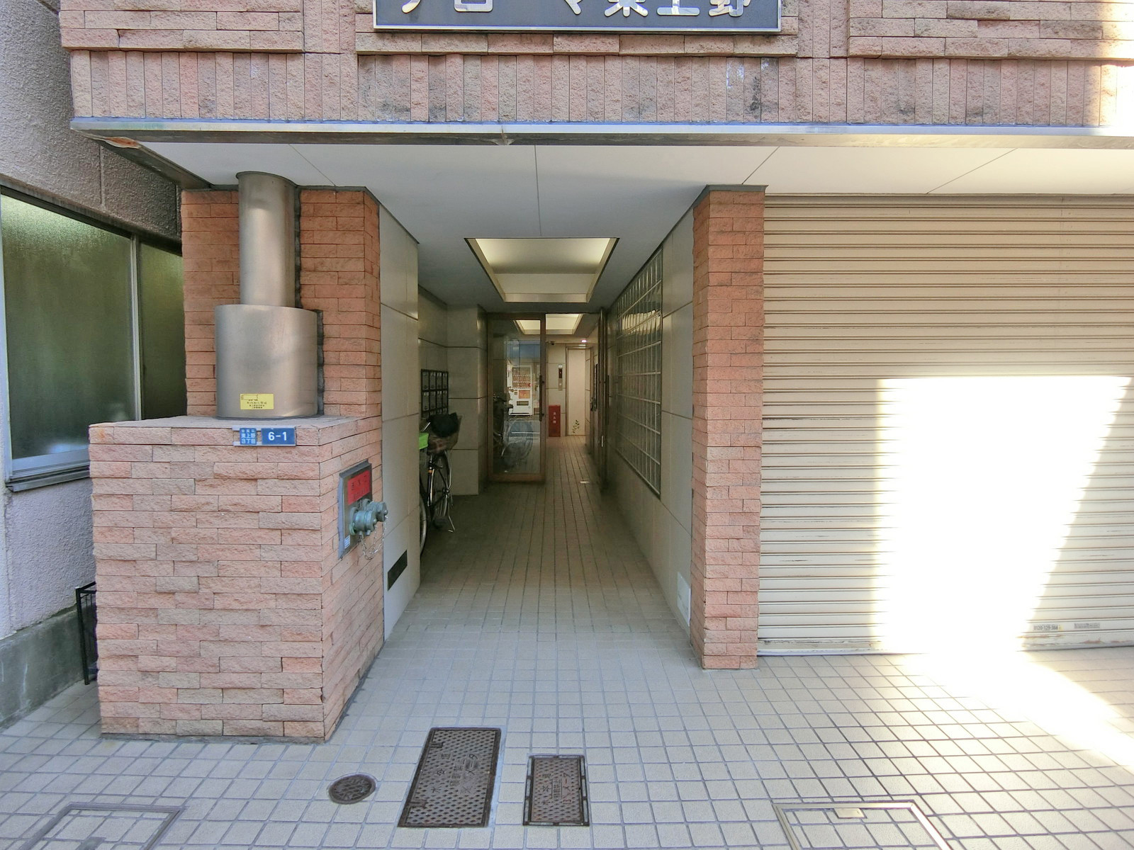 オフィス出入り口