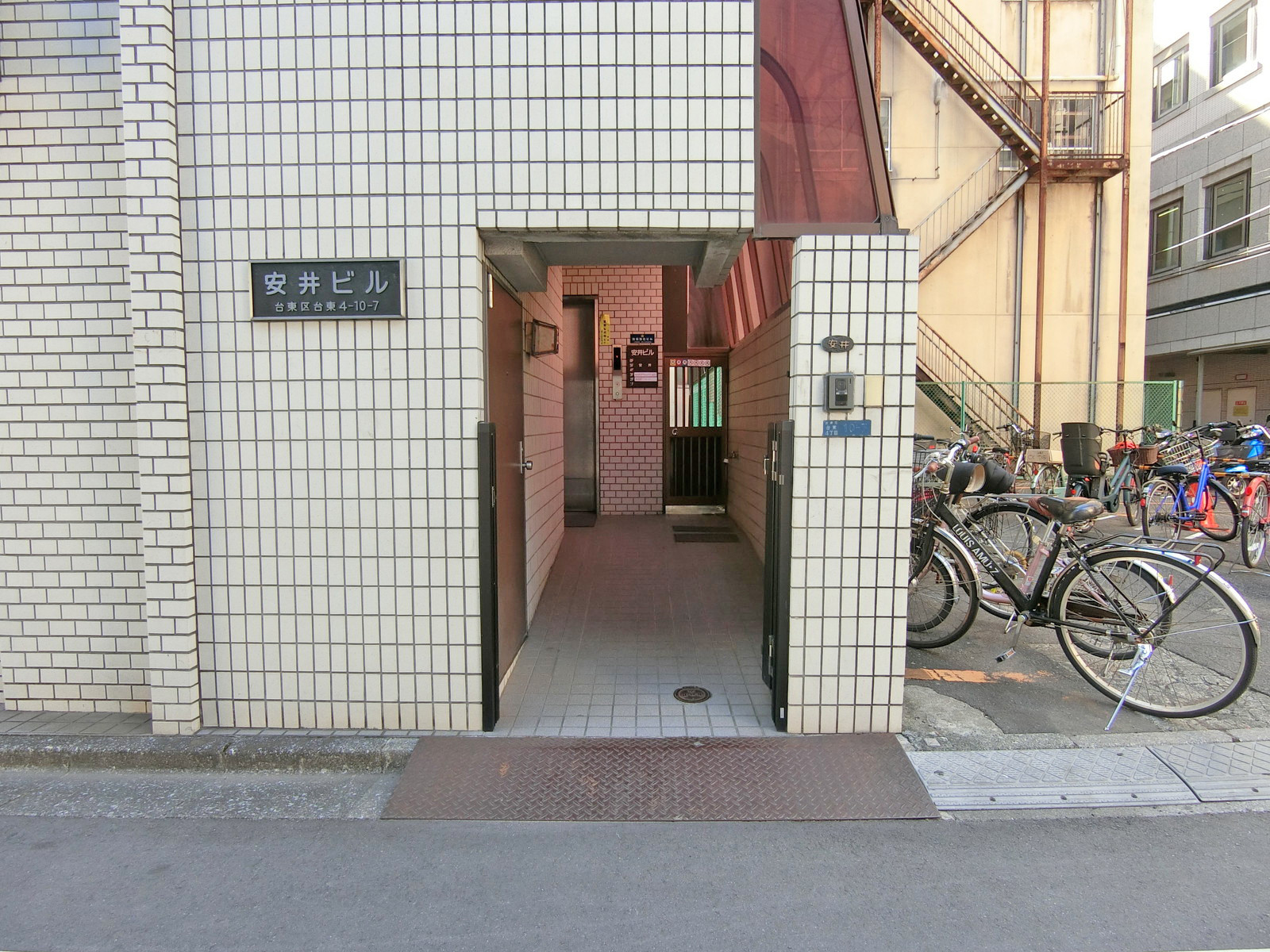 オフィス出入り口