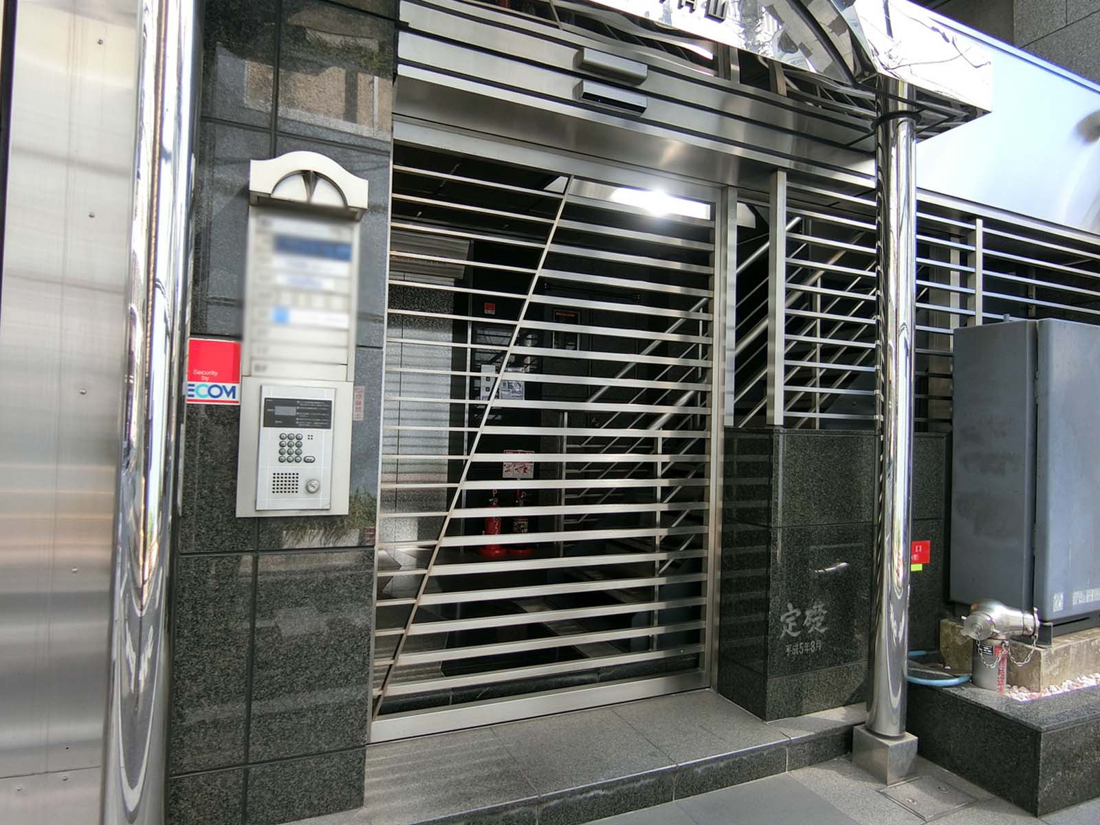 オフィスビル出入口