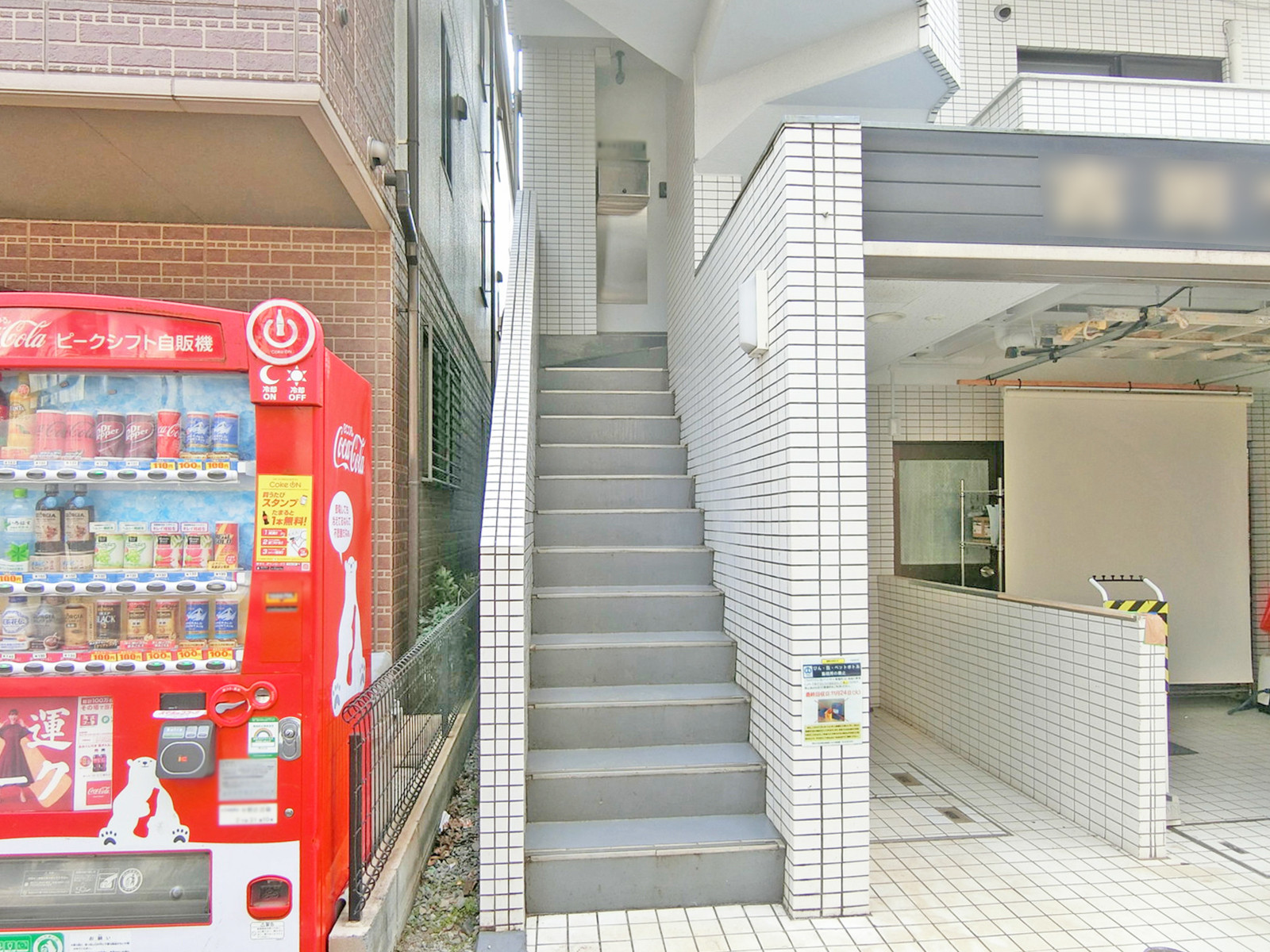 オフィスビル出入口