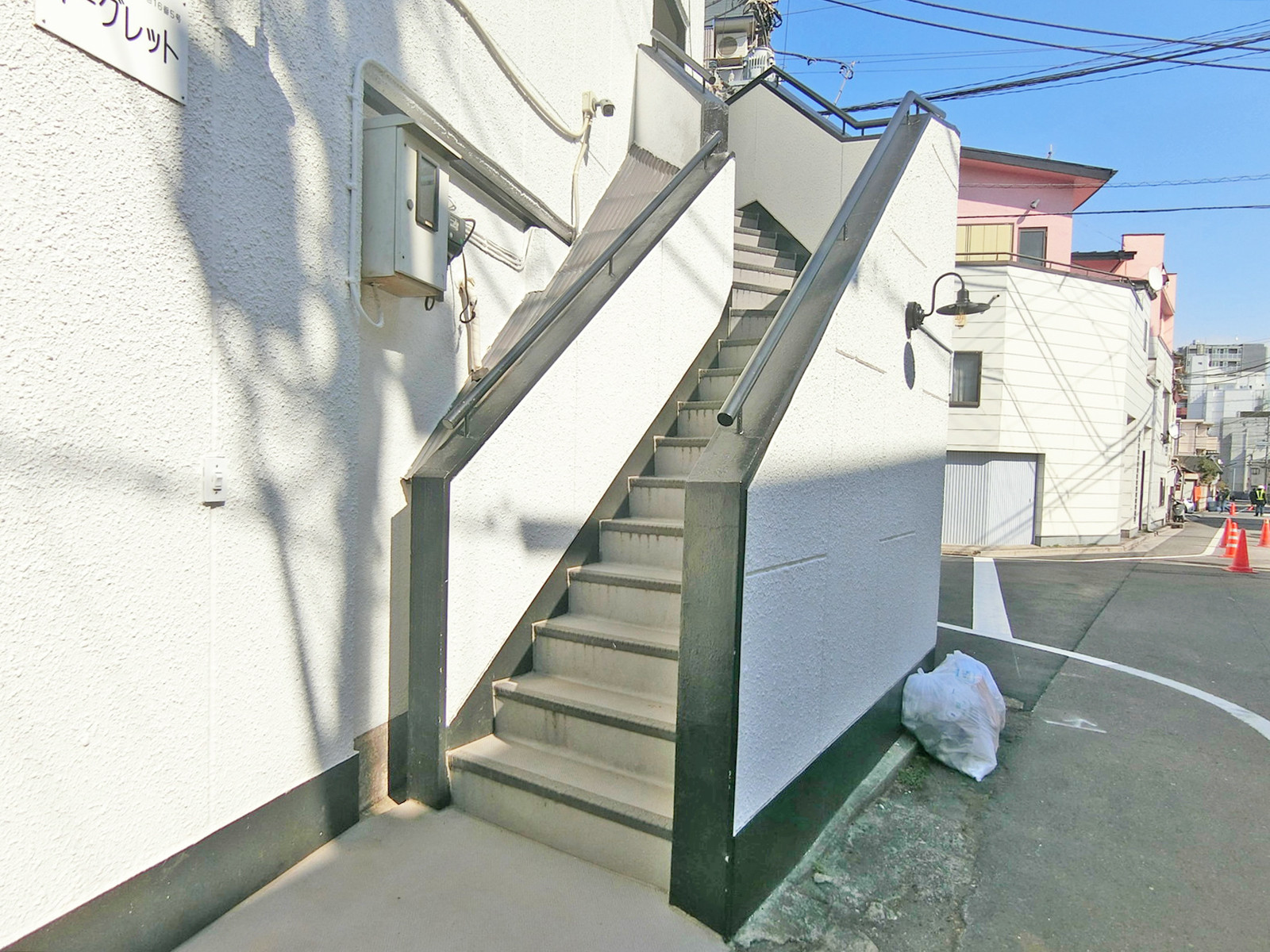 オフィスビル出入口