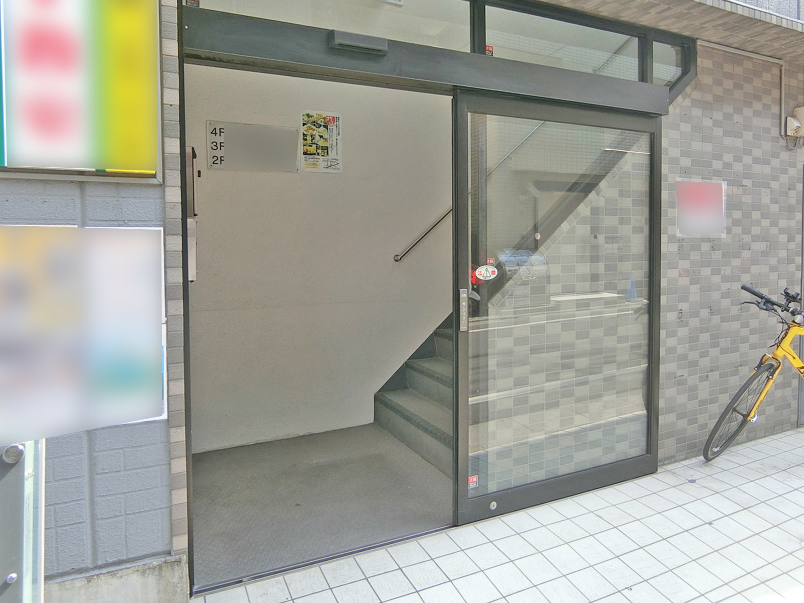 オフィスビル出入口