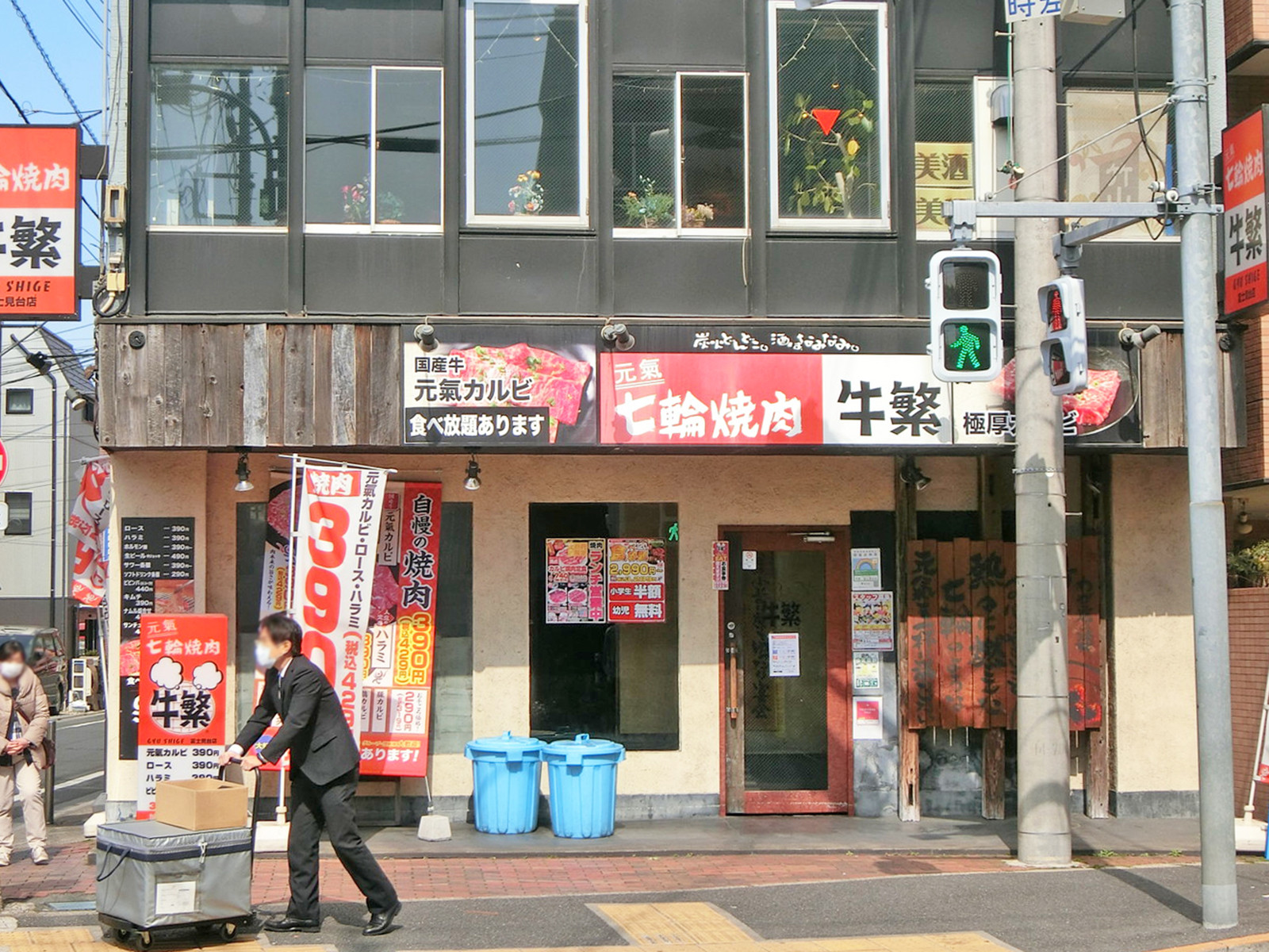 1階飲食店の様子