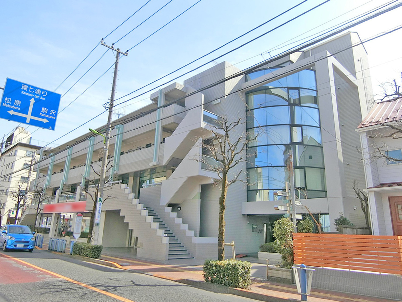 横長の外観