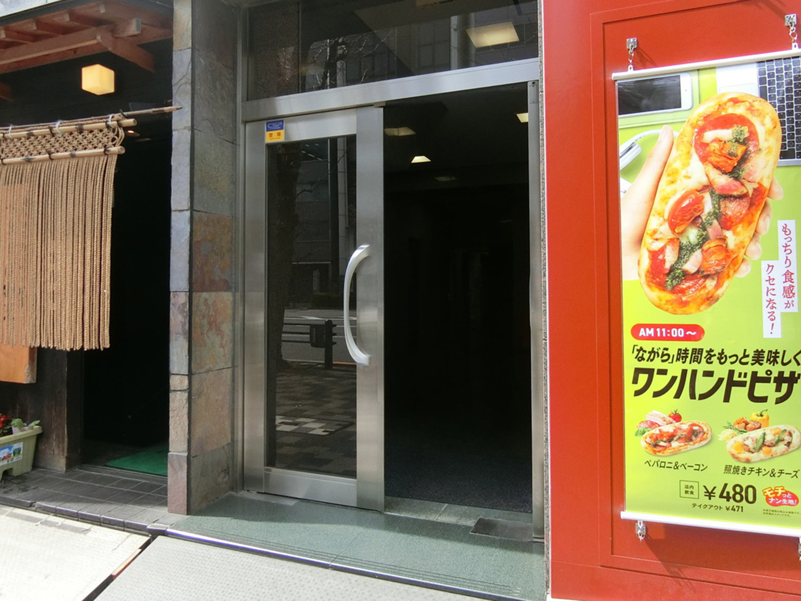オフィスビル出入口
