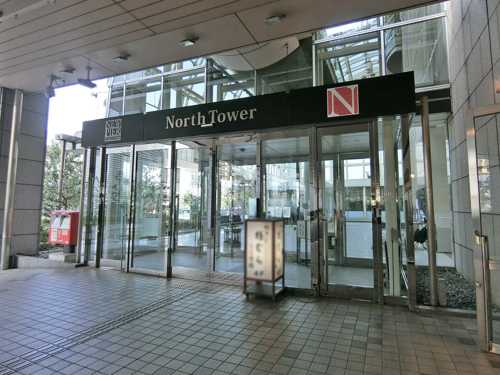 オフィスビル出入口