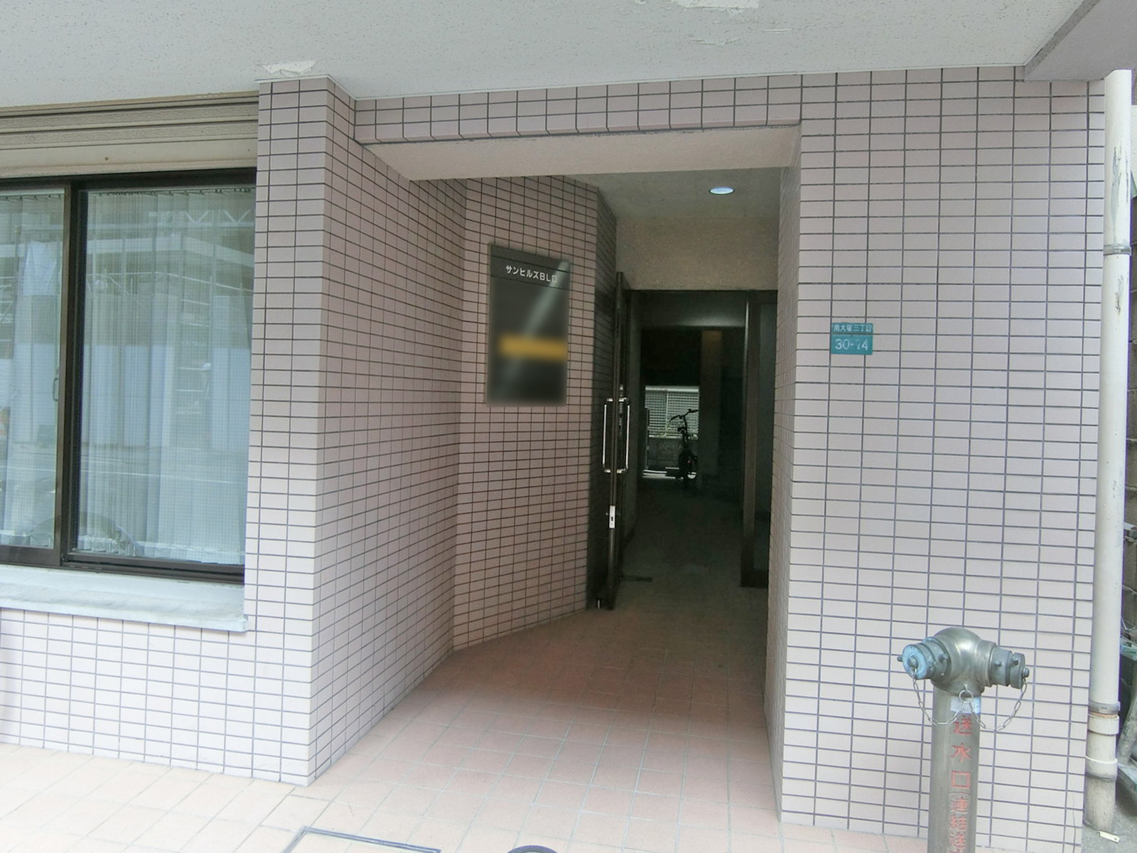 オフィスビル出入口