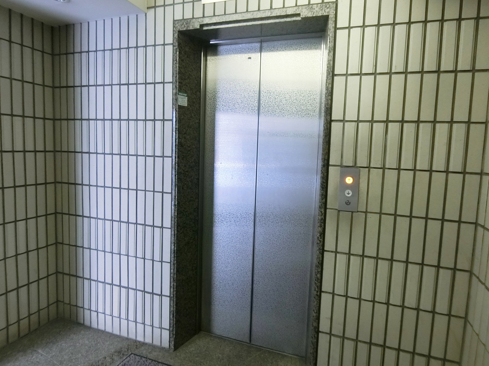 エレベーター(1基)