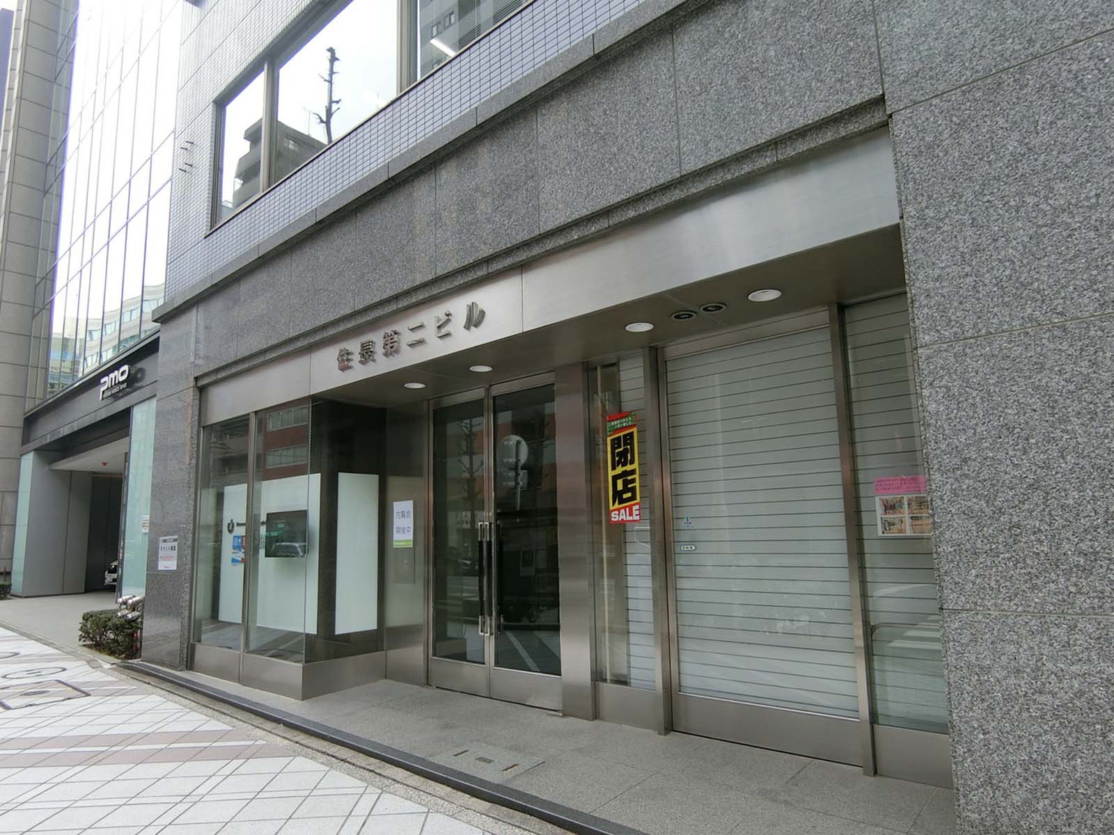 オフィスビル出入口