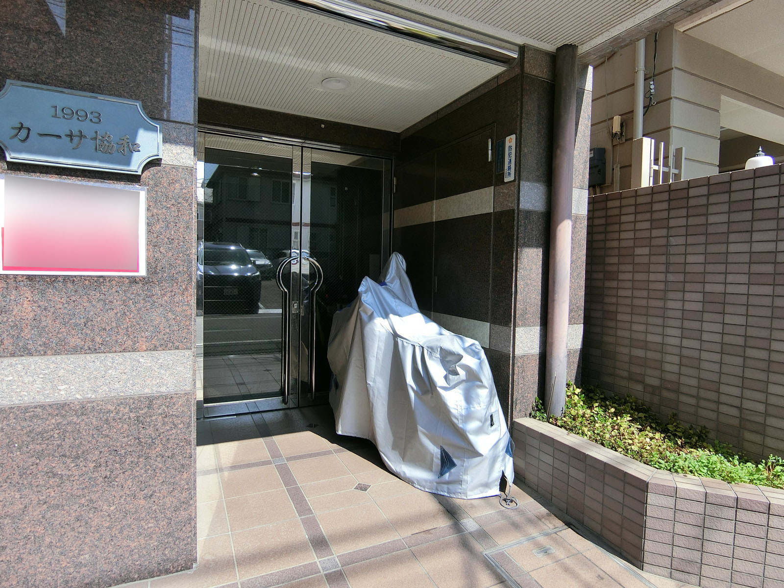 オフィスビル出入口