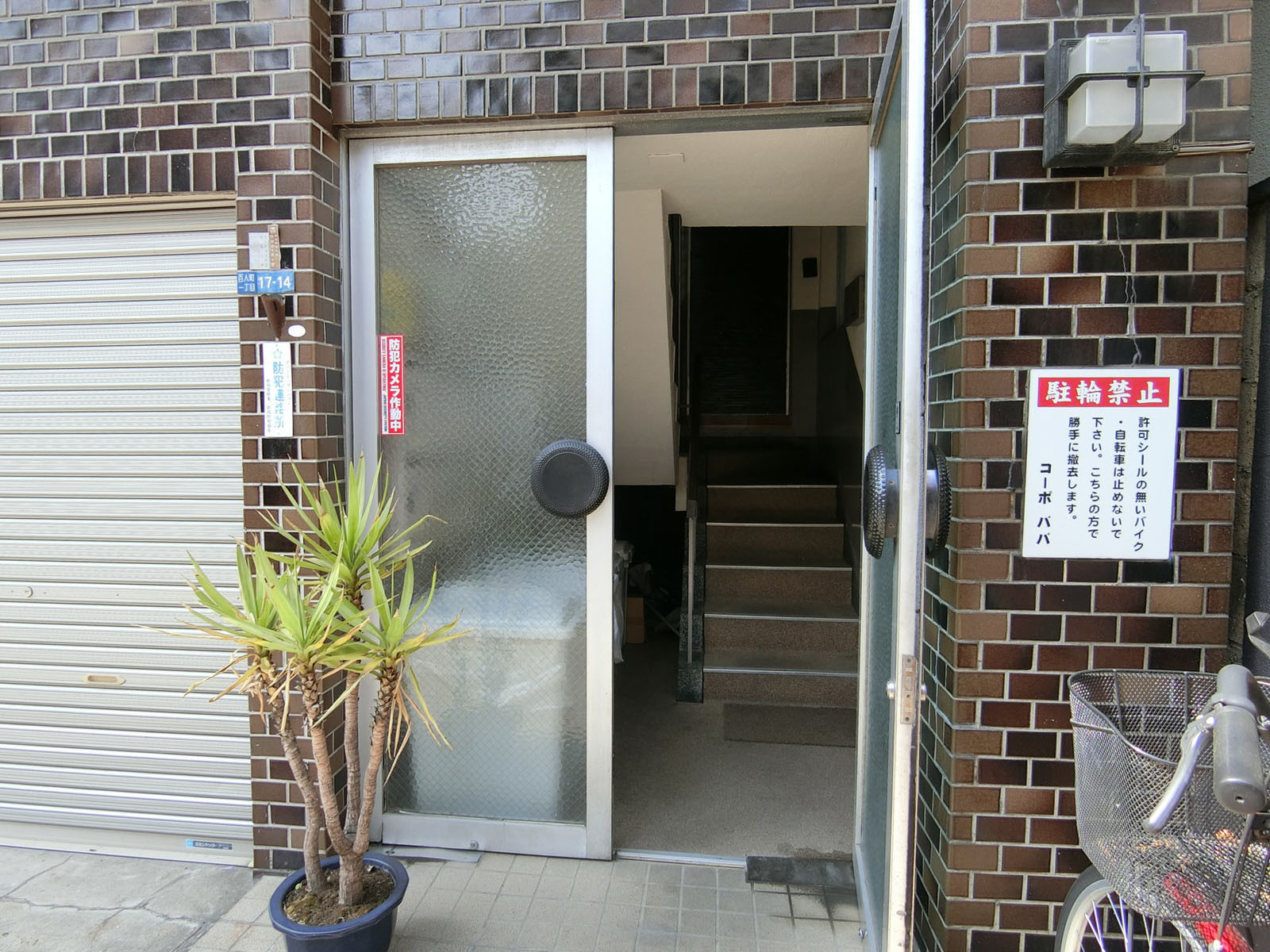 オフィス出入口