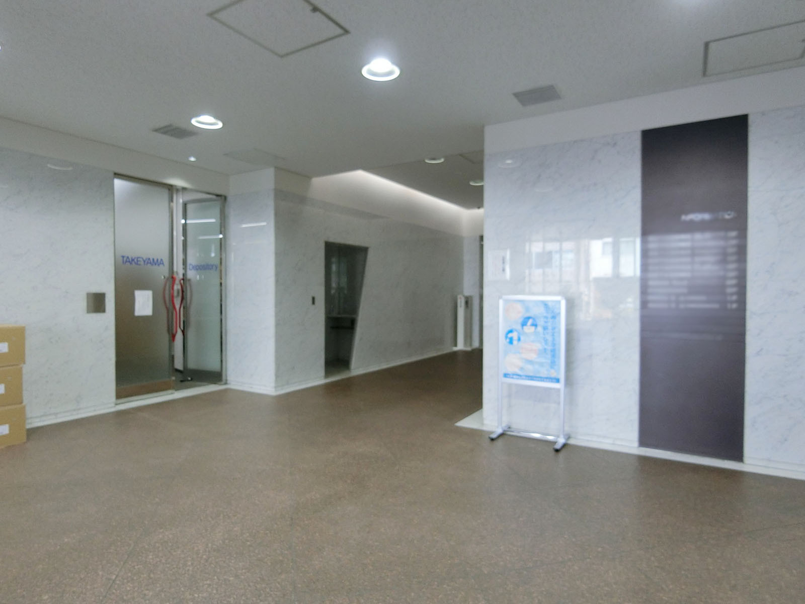 エントランス内部