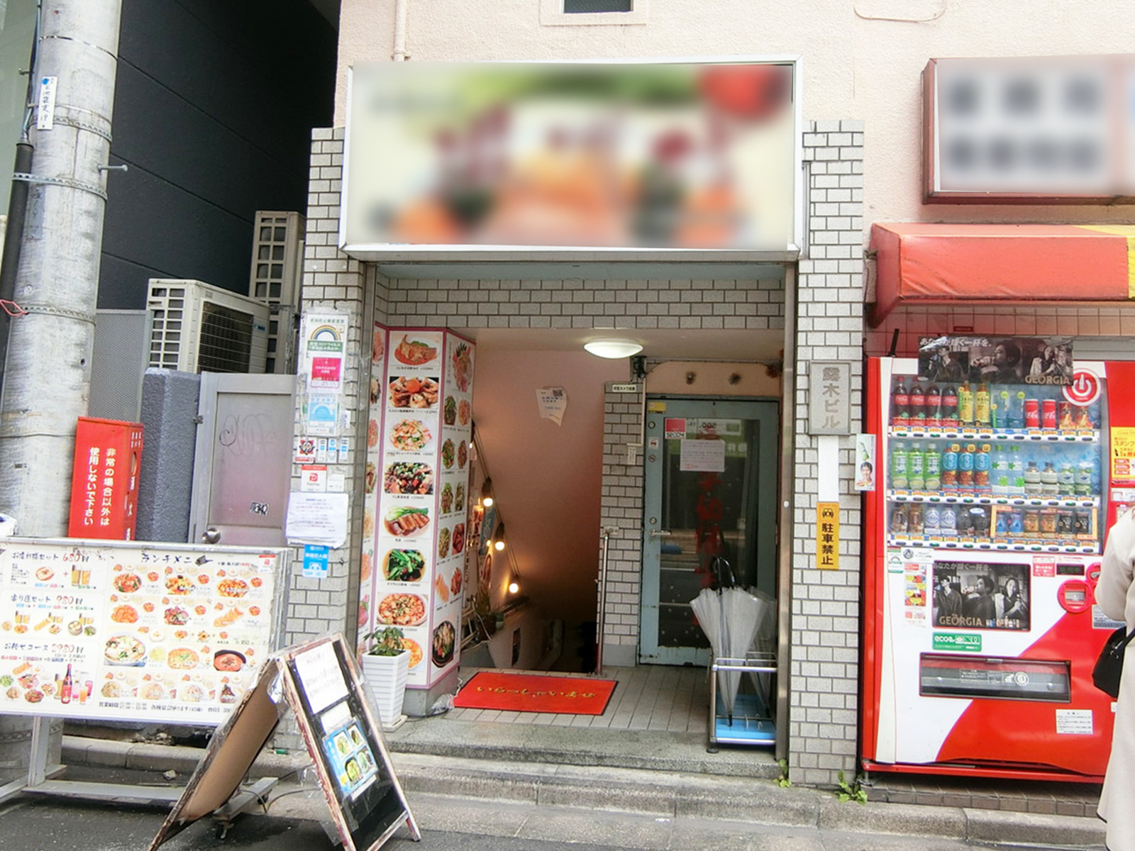 オフィスビル出入口
