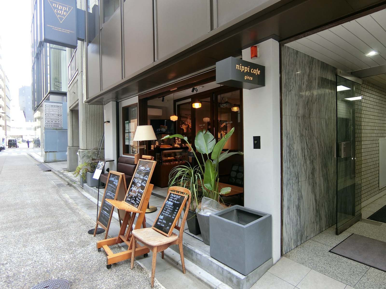 1階飲食店の様子
