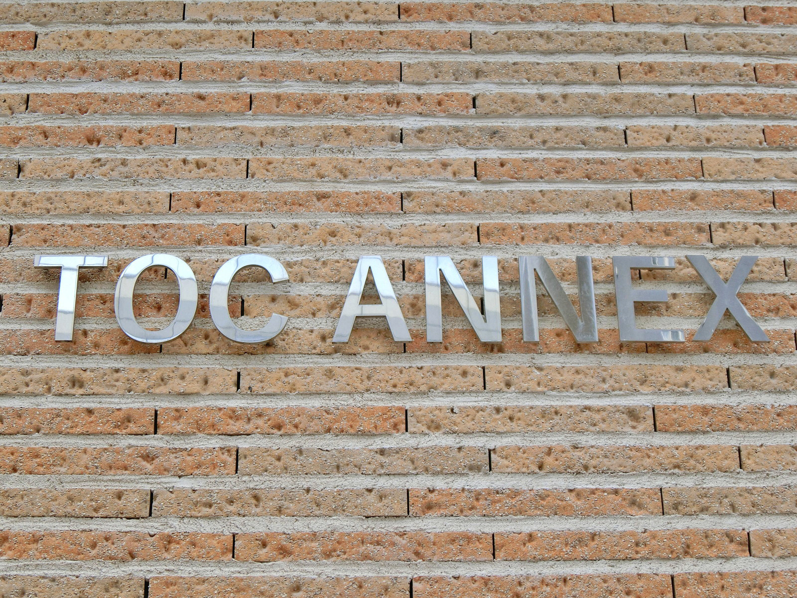 ネームプレート：TOC ANNEX