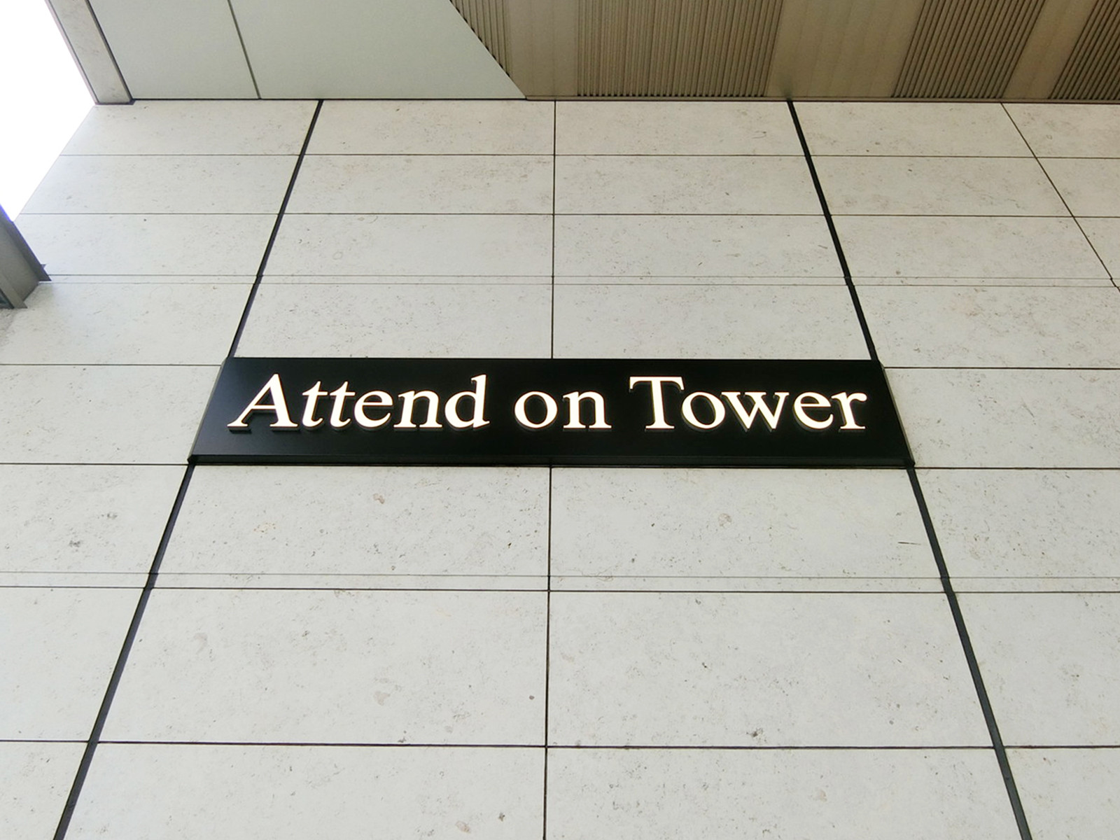 ネームプレート：Attend on Tower