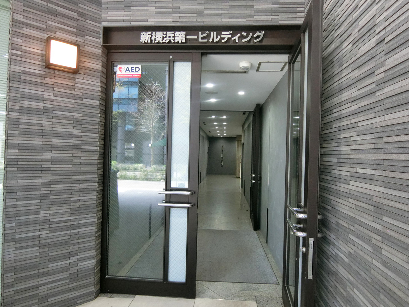 オフィスビル出入口