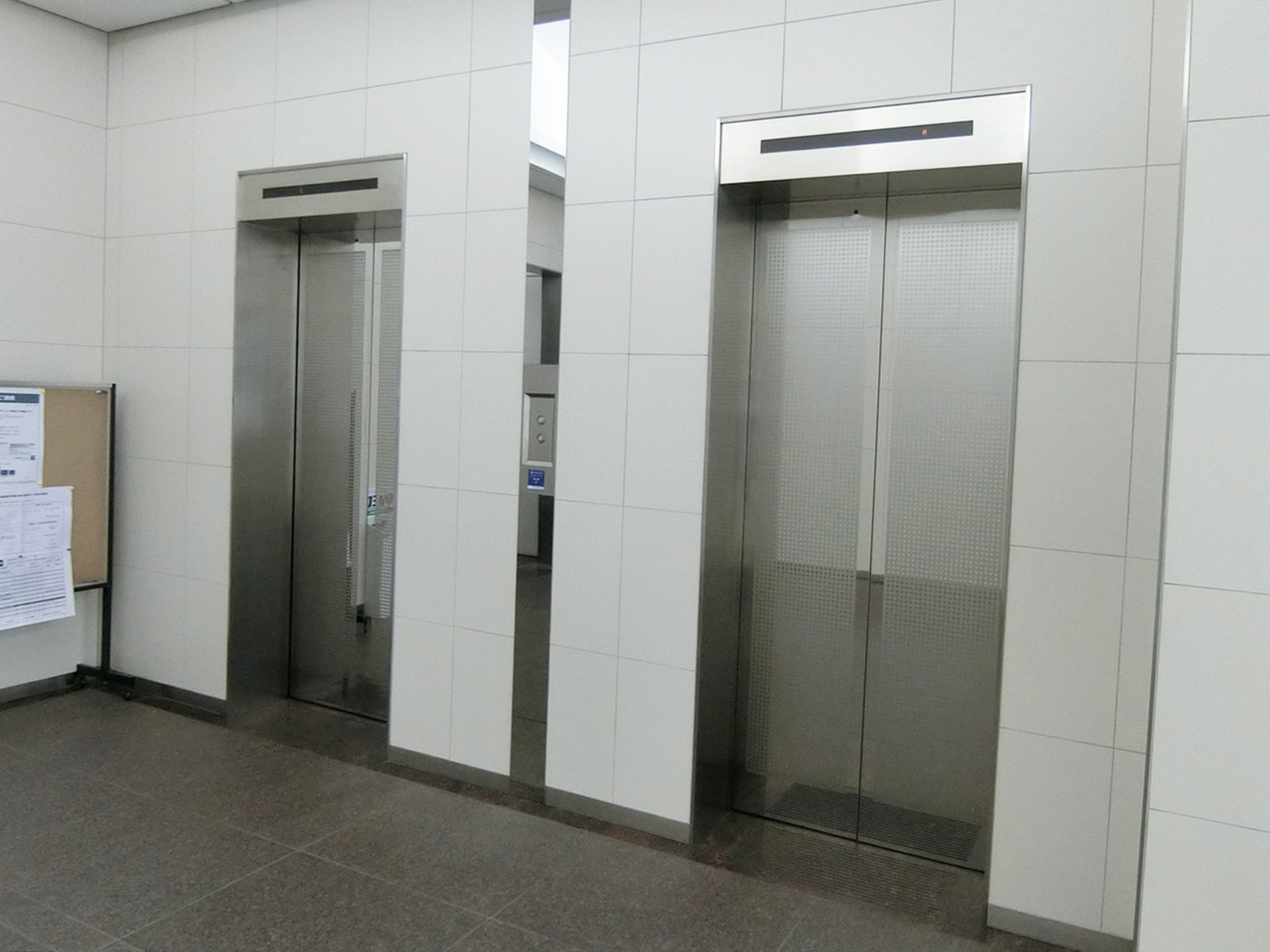 エレベーター(2基)