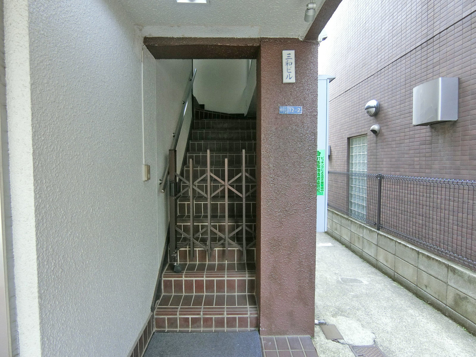 オフィス出入り口