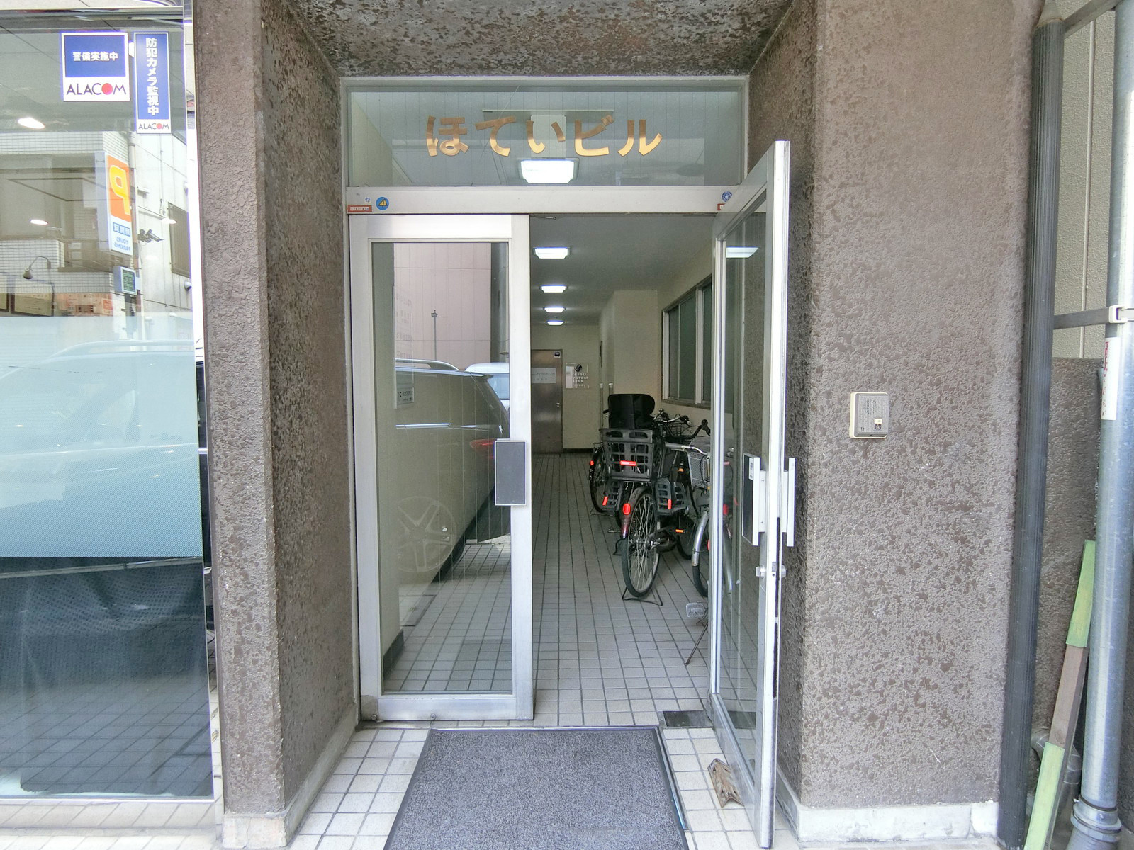 オフィス出入り口
