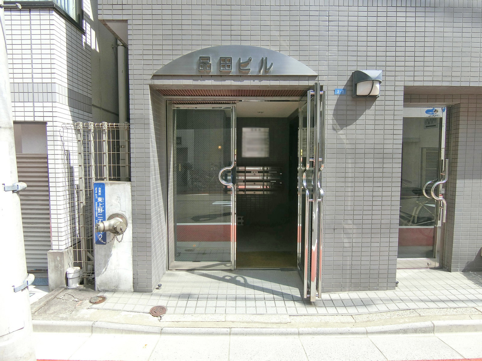 オフィス出入口