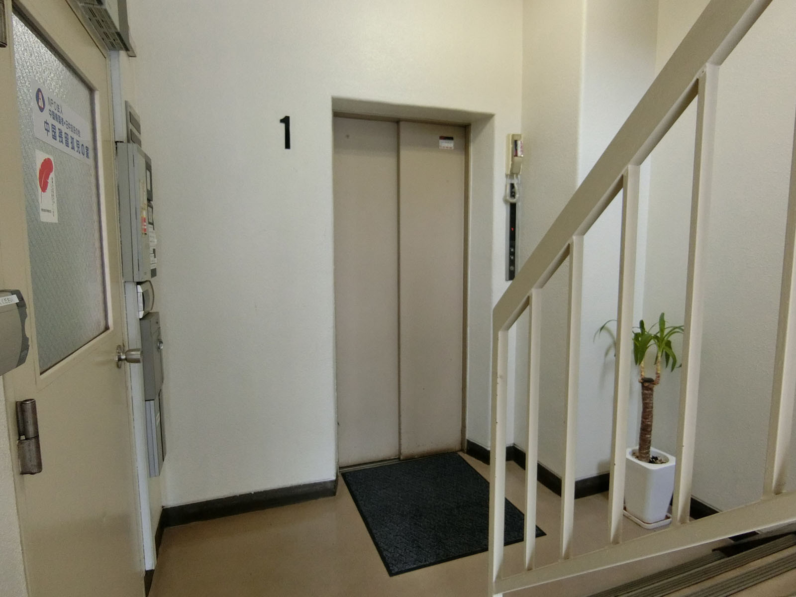 エントランス内部