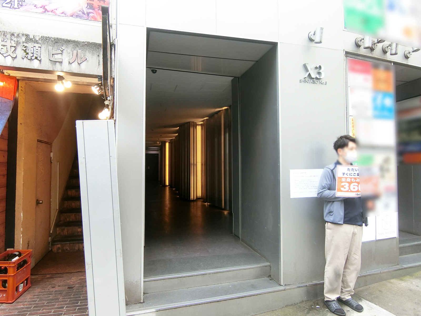 オフィスビル出入口