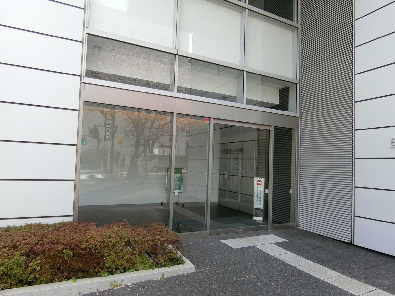 オフィスビル出入口