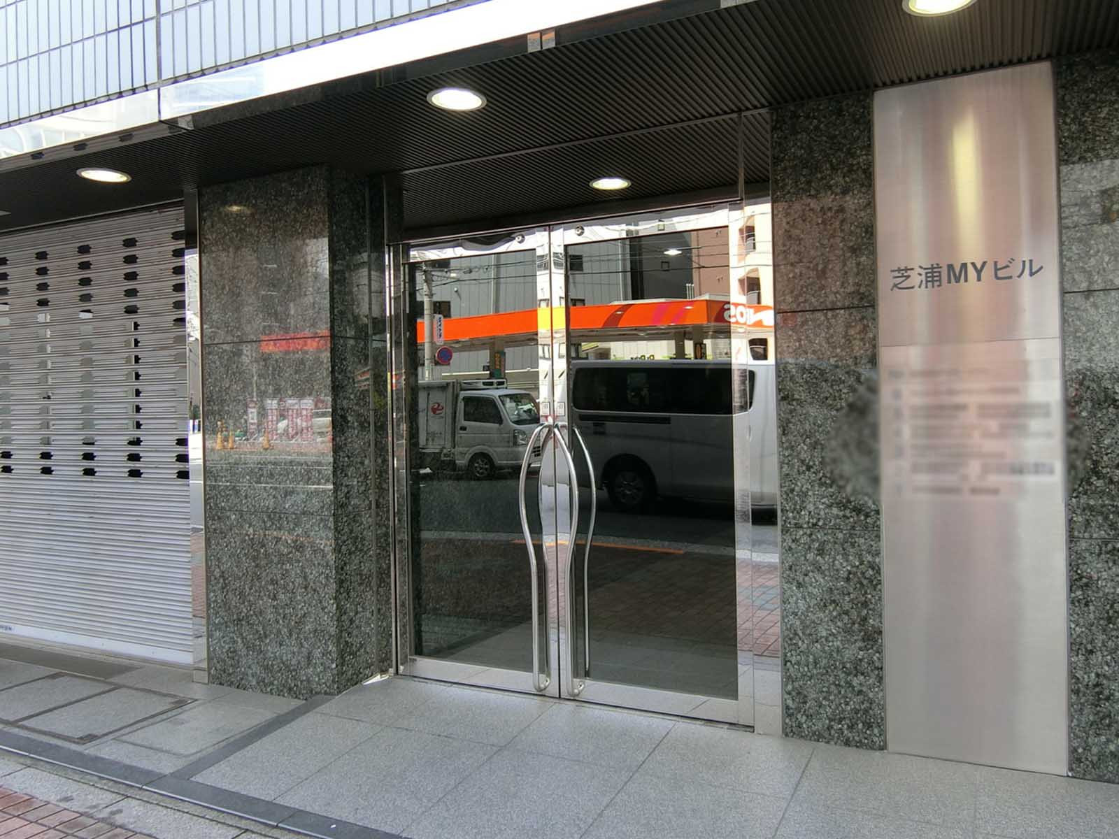 オフィスビル出入口