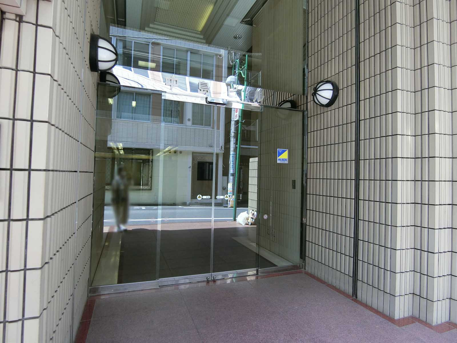 オフィスビル出入口