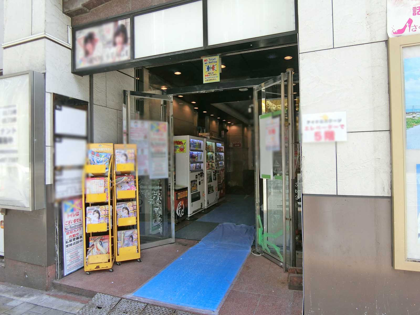 オフィスビル出入口