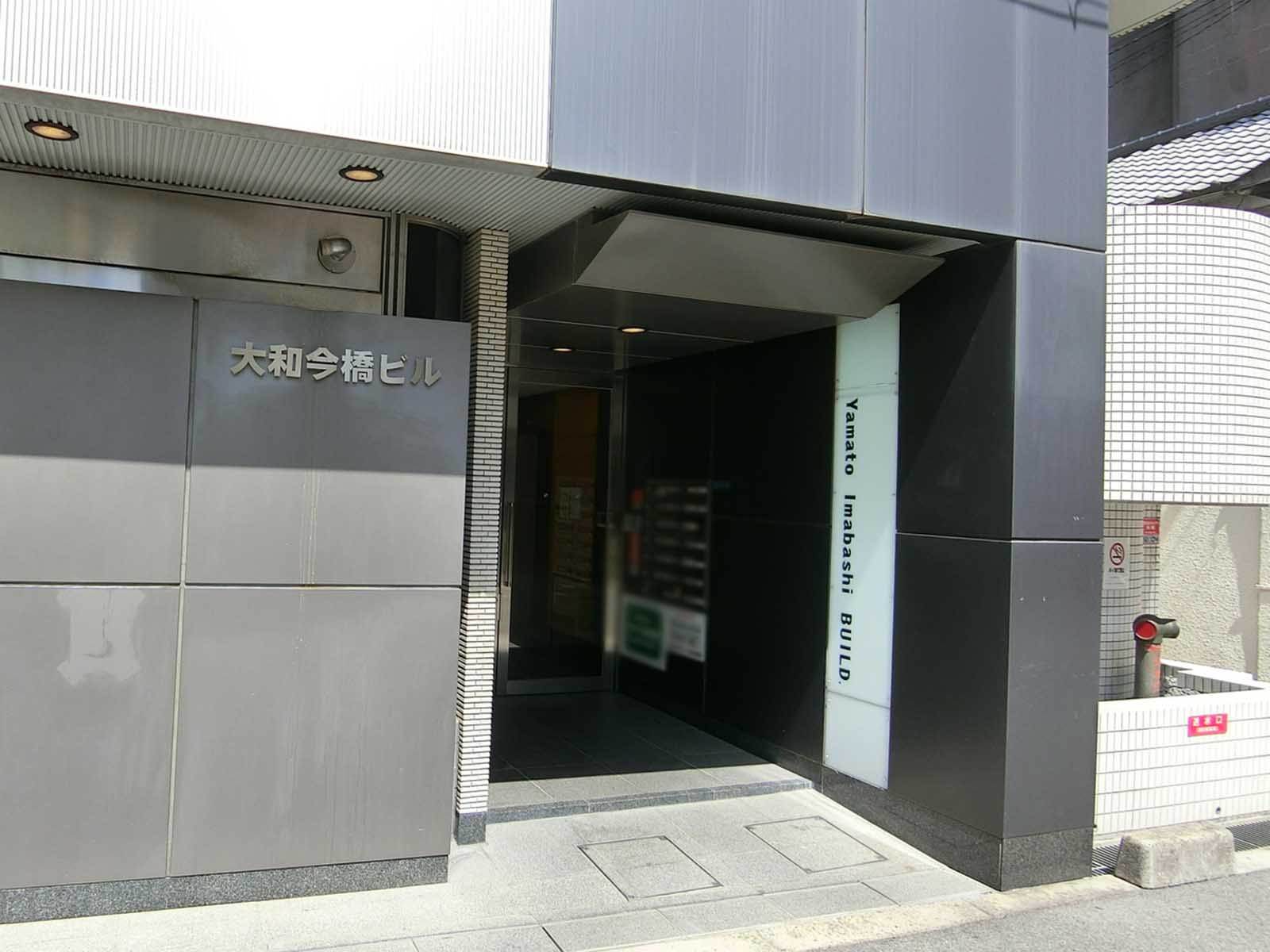 オフィスビル出入口