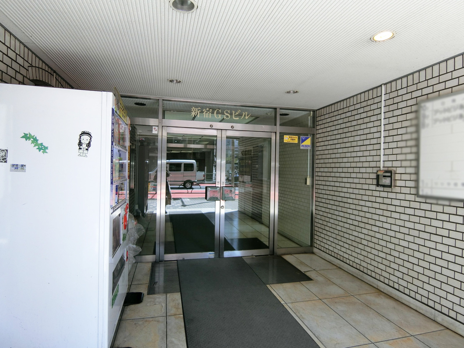 オフィスビル出入口