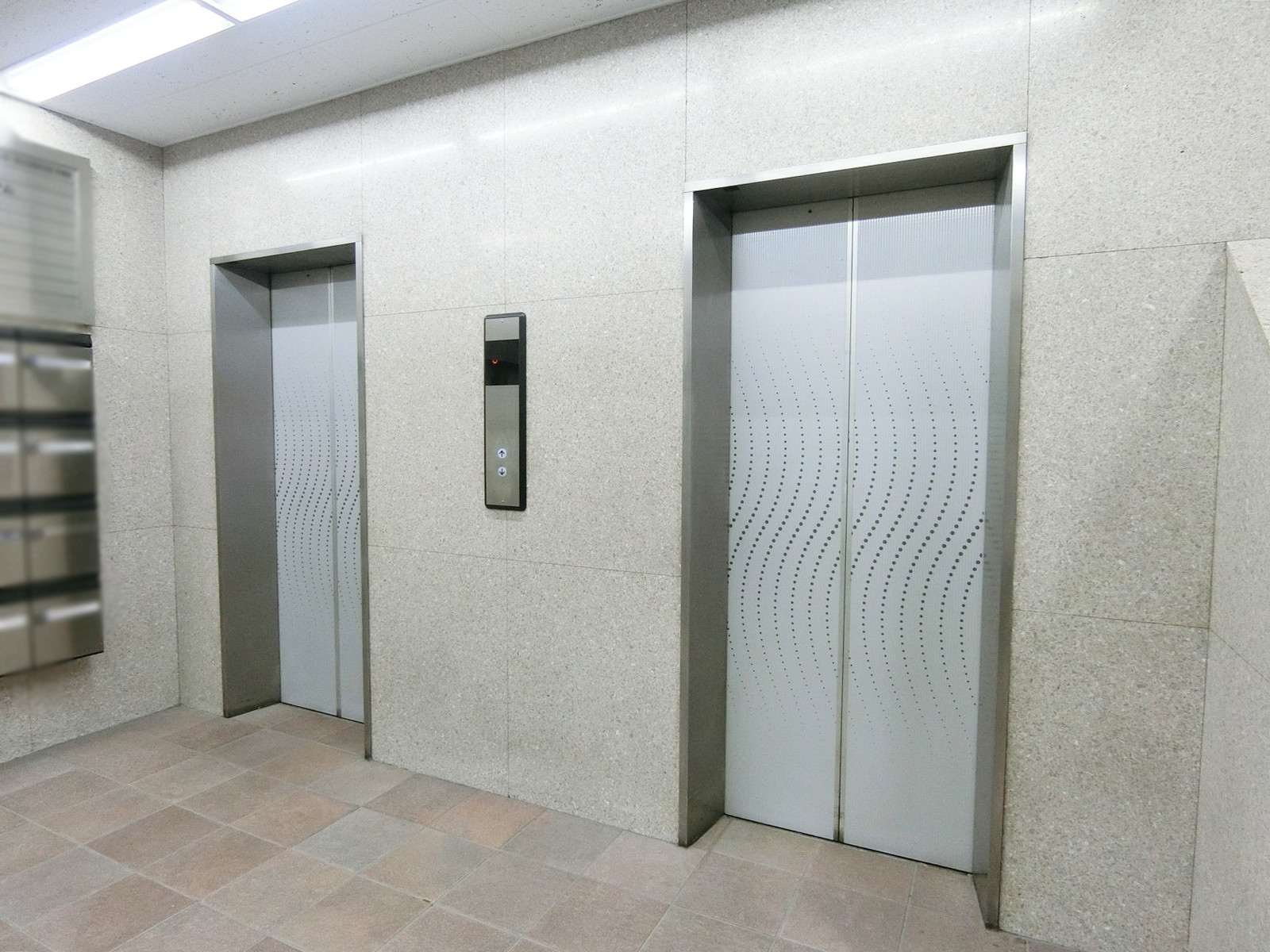エレベーター(2基)