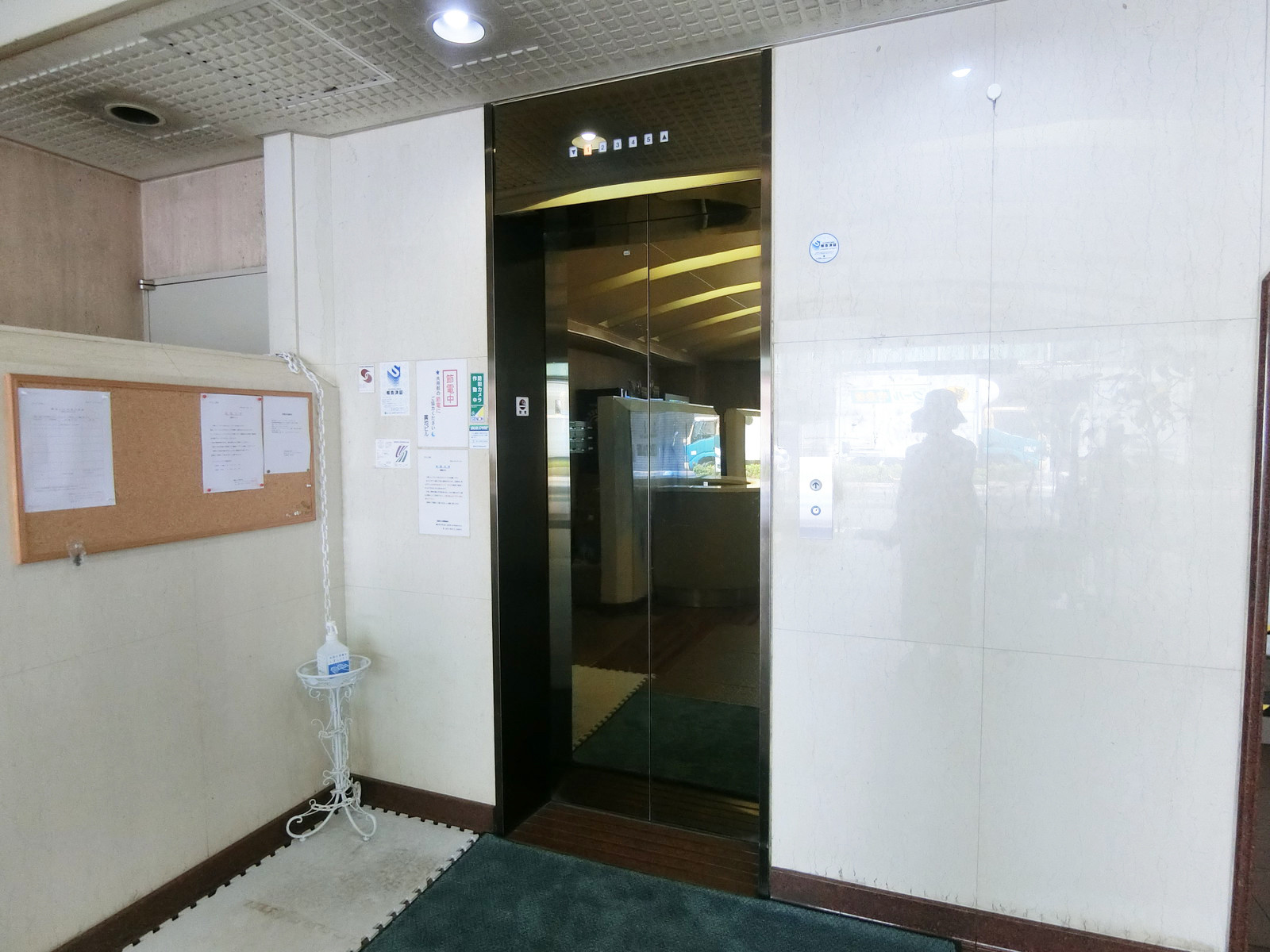 エレベーター(1基)