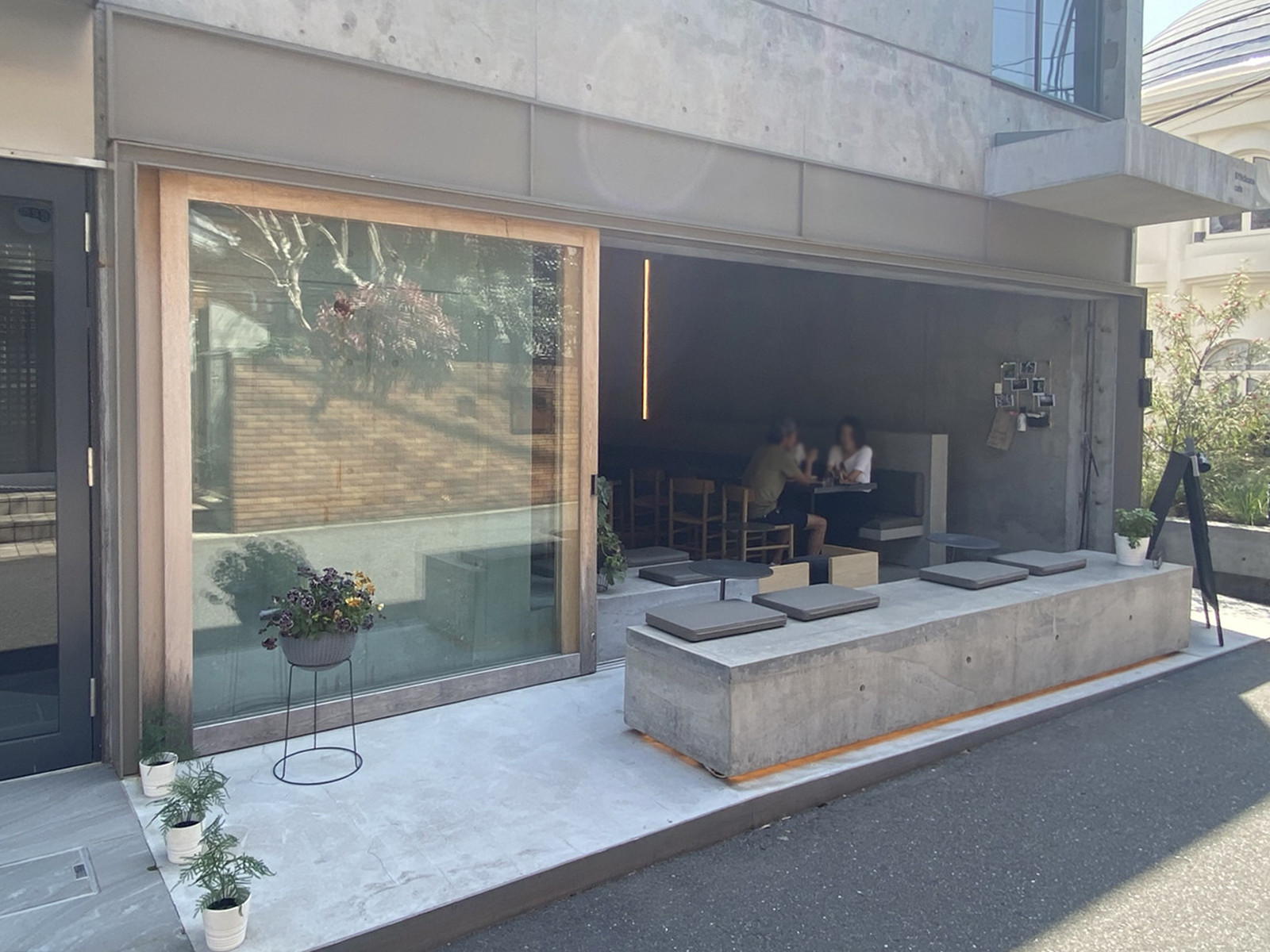 1階飲食店の様子